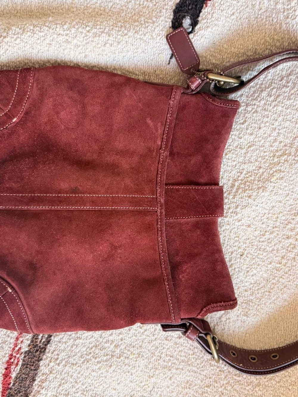 2000s Y2K COACH Suede Crossbody Shoulder Bag in Deep Wine - Picture 3 of 6